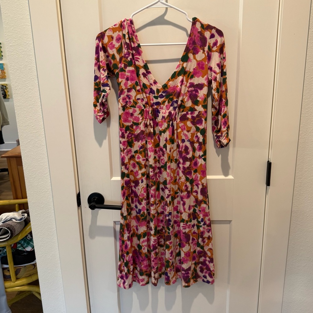 Cabi Ladies Dress. Multi Color.  Small, 1/2 Sleeve.